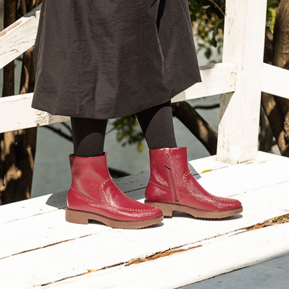 FitFlop Kinbey Microstud Patent Ankle Boots